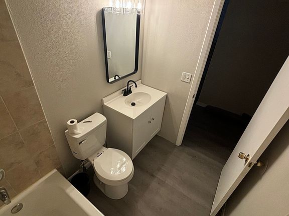 3rd image of 4730 Capri Pl #221