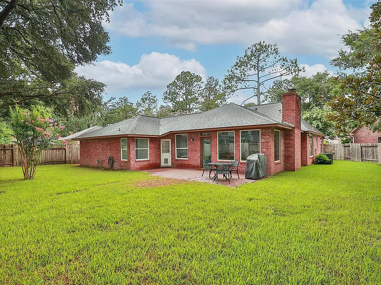 16011 Country Bend Rd — Photo 24