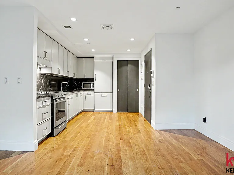 554 4th Ave #E3 — Photo 4