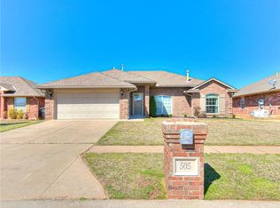 505 Apple Tree Ln, Moore, OK 73160