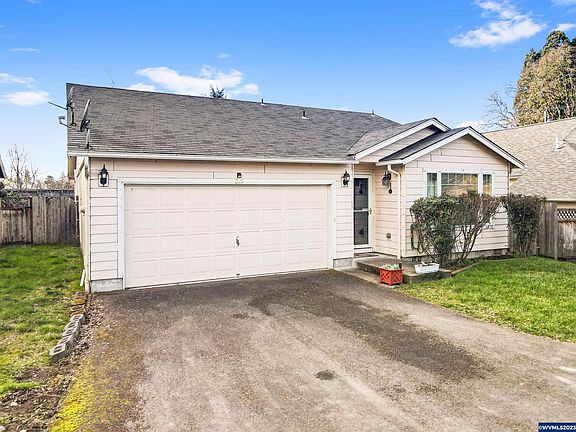 2nd image of 835 Treewood Ln SE