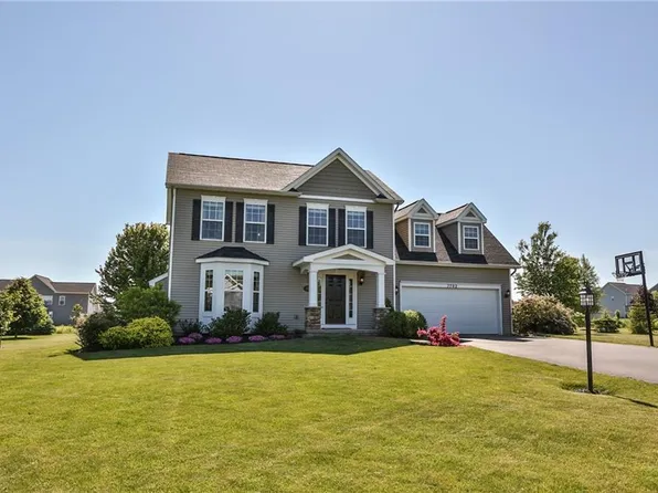7702 Whispers Ln, Ontario, NY 14519