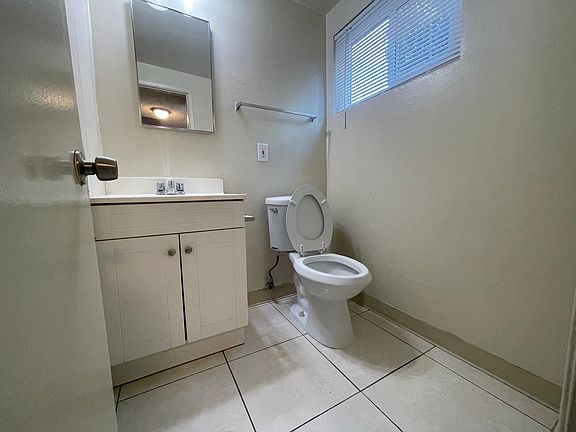 downstairs 1/2 bathroom