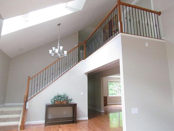 Sunlit 2-story entry