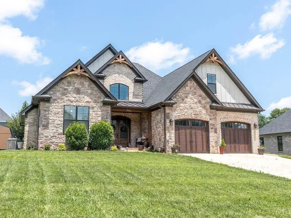 942 Leander Dr, Forest, VA 24551