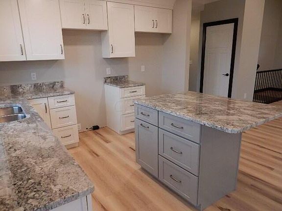 5th image of 110 Hillcrest Dr