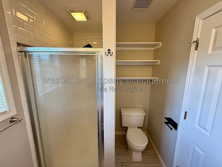 703 Swan Hill Ct — Photo 16