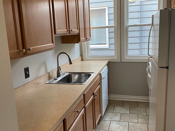 4th image of 1118 Maryland St #1