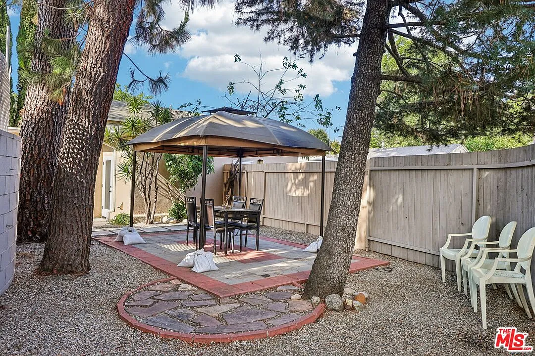 2 bed, 2.0 bath, 1050 sqft, $2,750 — Photo 1