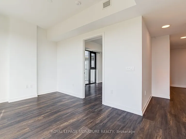 799 The Queensway #820 — Photo 25
