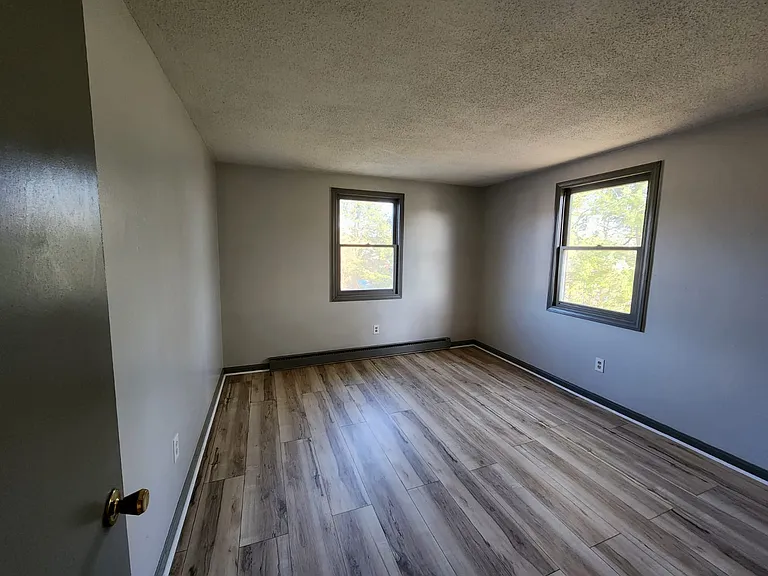 240 Maple St #C3 — Photo 9