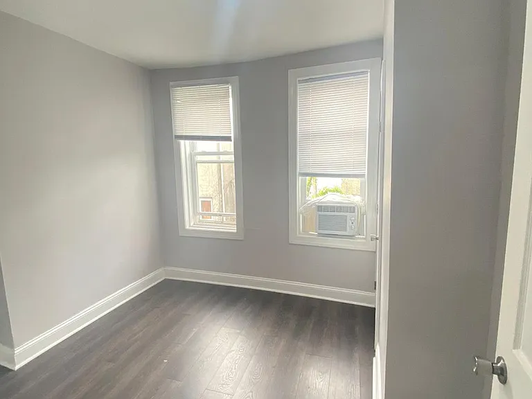 1332 N Hobart St — Photo 13
