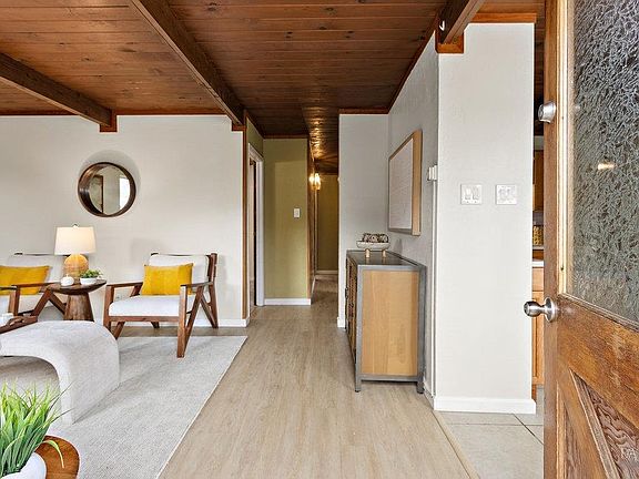 3rd image of 850 Sunnyview Drive