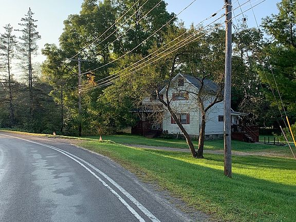 Exterior Neighborhood (street photo)