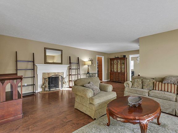 3rd image of 122 Wilshire Dr