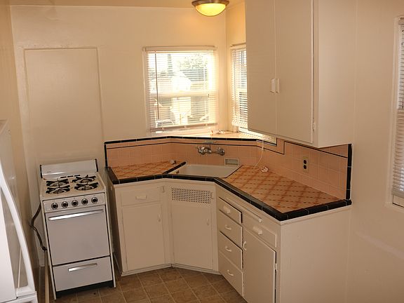 2nd image of 2525-33 Adams Ave #2527