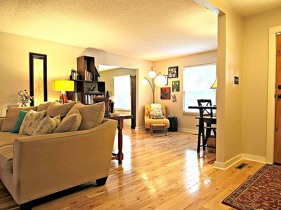 4th image of 1101 Buxton Dr