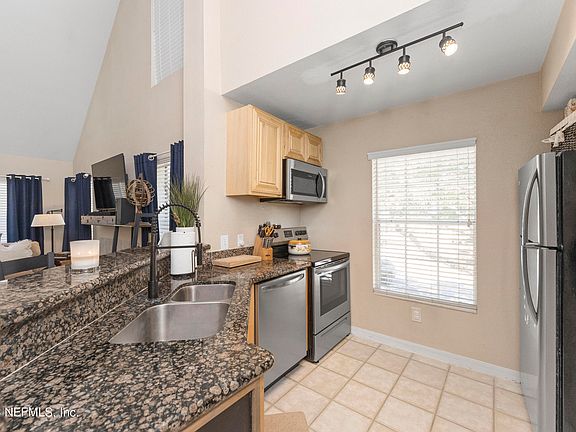 4th image of 13703 RICHMOND PARK Drive N #3508