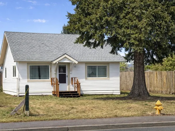 209 W Crawford Ave, Deer Park, WA 99006