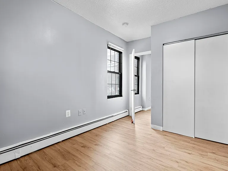 26-28 Lawrence St #26-5 — Photo 8