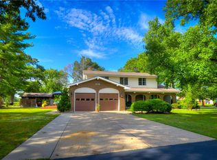 1712 Burning Tree Dr, Decatur, IL 62521