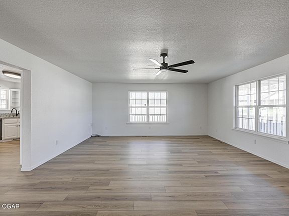 4th image of 1935 Meadows Dr