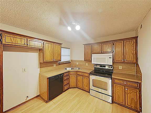 4th image of 12333 Southgate Dr