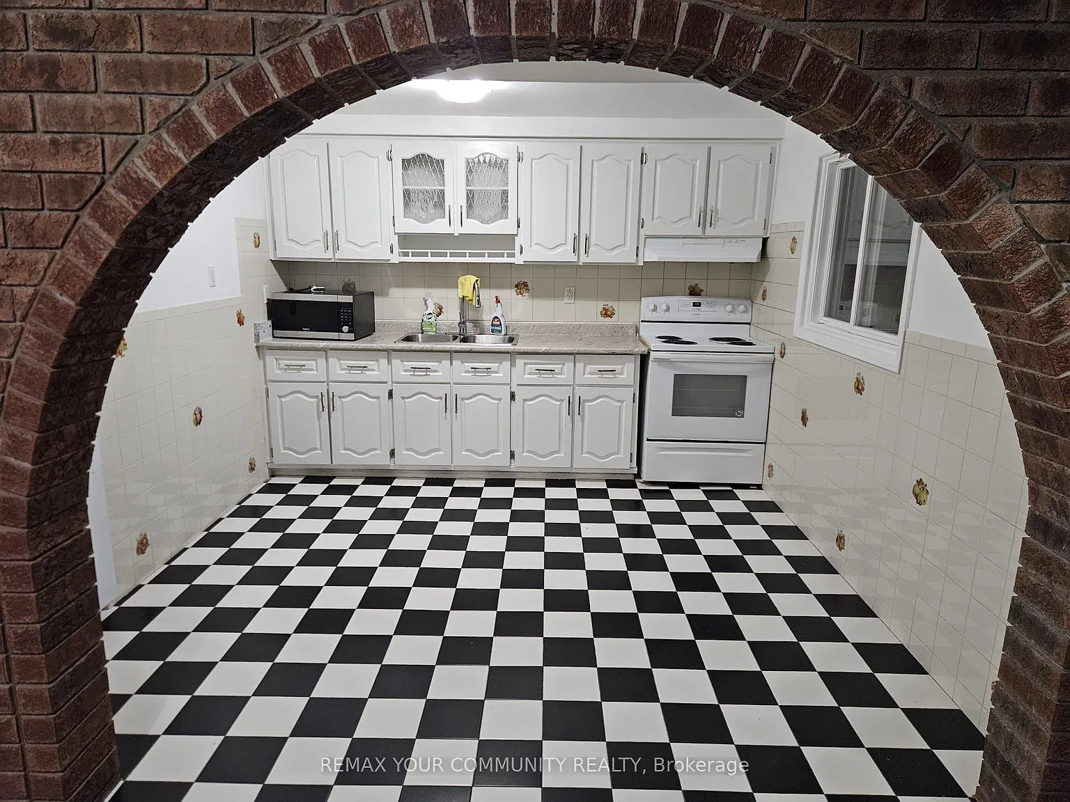2 bed, $2,000 — Photo 2