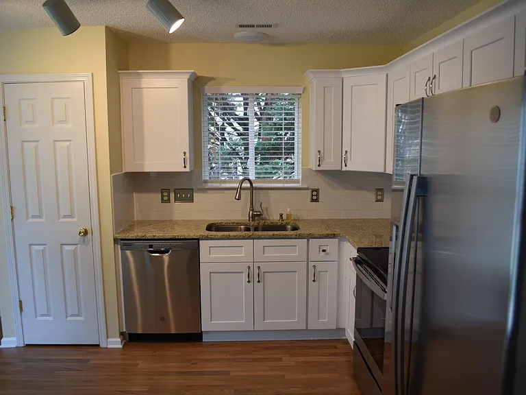 4100 Suttle Pl — Photo 8