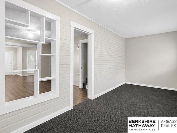 3rd image of 2619 Fort St