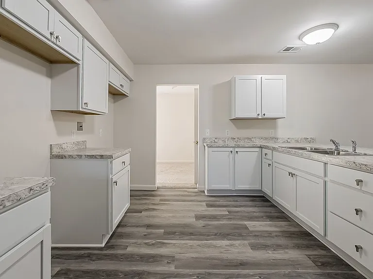 20862 Kenwood St — Photo 11