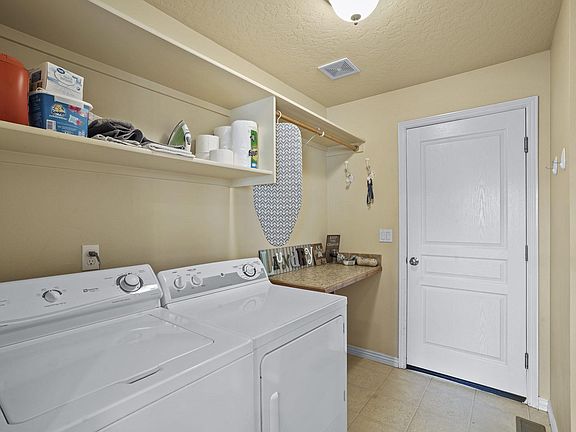 4th image of 6047 S Manzanita Way