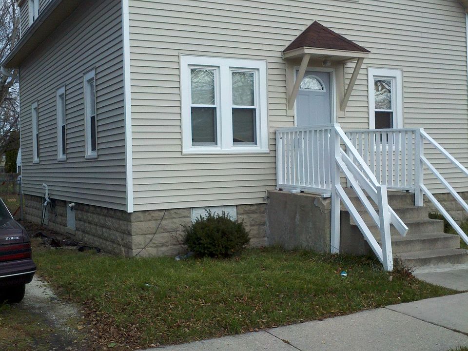 2nd image of 4622 W Stark St