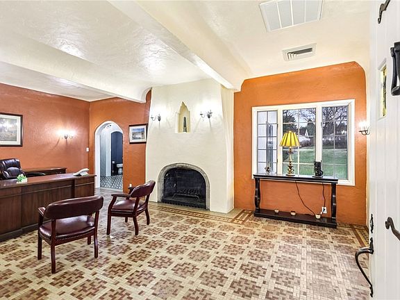 3rd image of 2625 Wilmington Rd