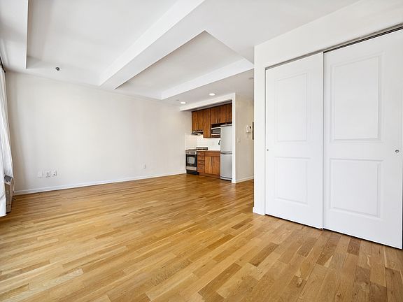 4th image of 416 E 117th St APT 2B