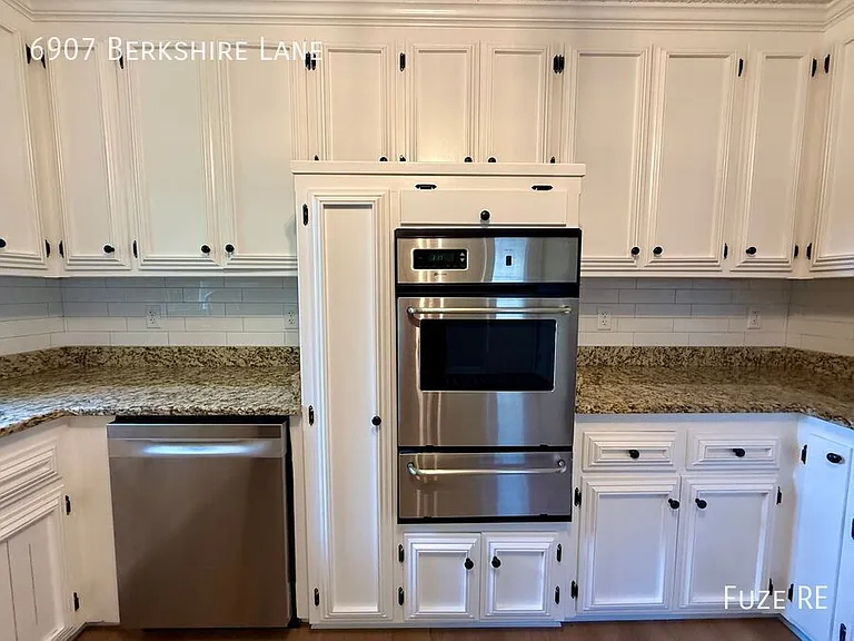 6907 Berkshire Ln — Photo 6