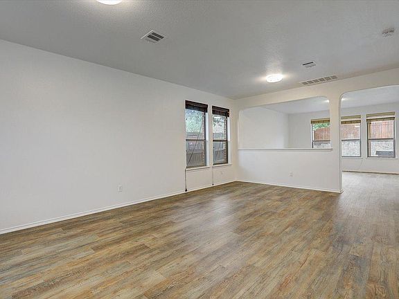 5th image of 610 Gina Dr