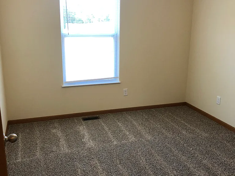 1 Hundred West Apartments — Photo 39