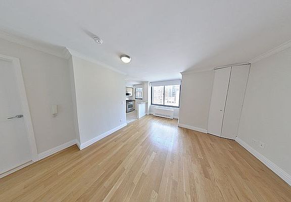 4th image of 235 W 48th St APT 11B