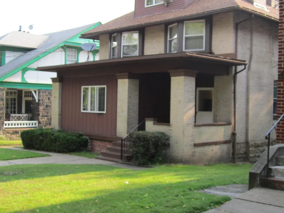 2421 Beechwood Blvd #2421D