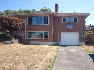 9002 40th Ave SW, Seattle, WA 98136