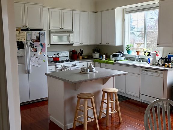 2nd image of 1274 Russell Dr