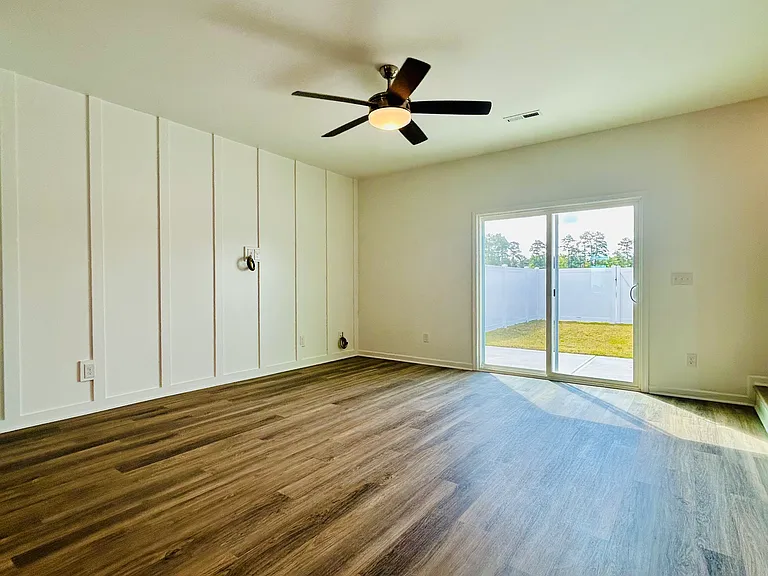 7121 Fisk Dr NE — Photo 16