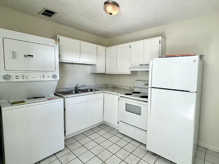 8517 Laird St #C — Photo 4
