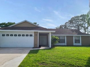 702 SE Starflower Ave, Port Saint Lucie, FL 34983