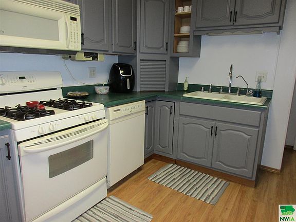 5th image of 2301 S Oleander St