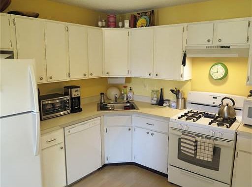 2nd image of 53 Canterbury Ct #2053