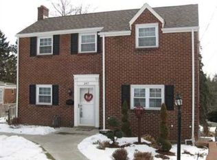 207 Crestview Dr, Pittsburgh, PA 15236