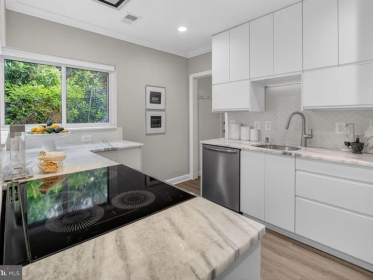 3305 W Coquelin Ter — Photo 12