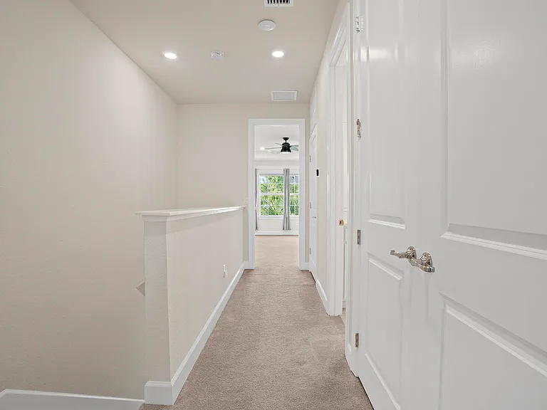 1866 SE Tarni Way — Photo 30